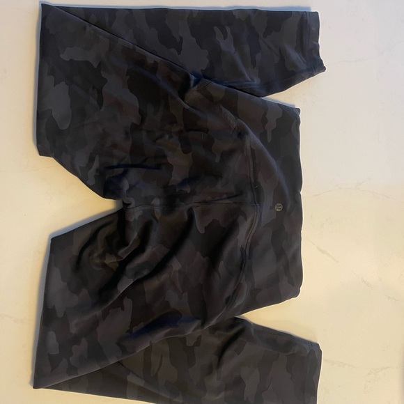 Lululemon Camouflage Leggings Size:6 unsure of style - Picture 2 of 13